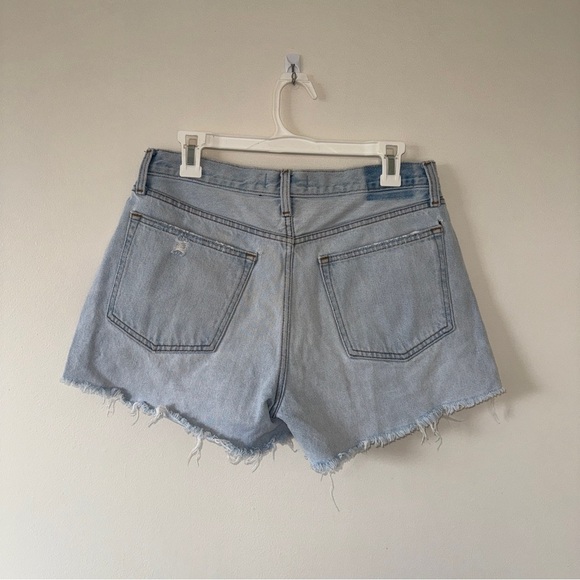 Abercrombie and fitch mid rise boyfriend distressed shorts light wash 30/ 10 - Picture 3 of 5